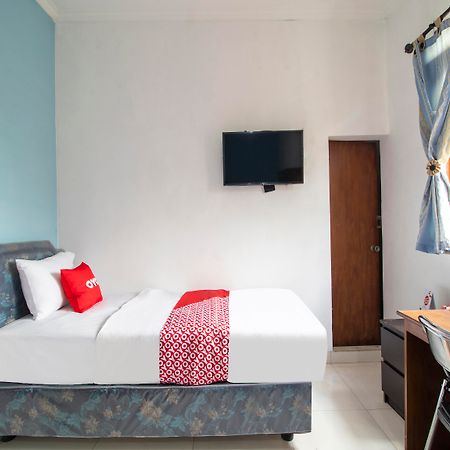 Oyo 3908 Fenway Kostel Hotel Бандунг Екстериор снимка