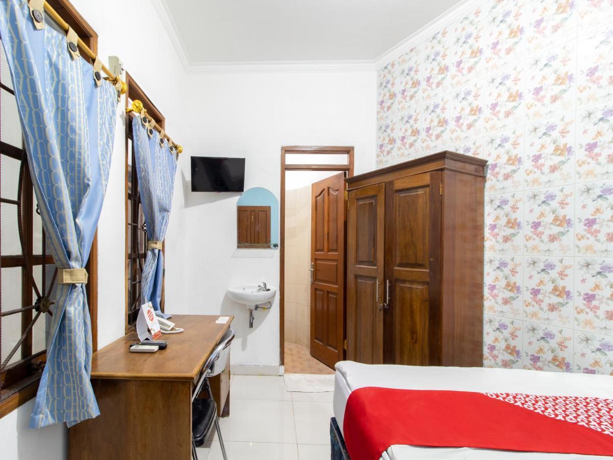 Oyo 3908 Fenway Kostel Hotel Бандунг Екстериор снимка