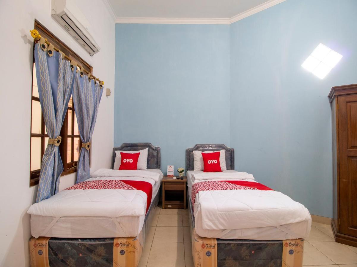 Oyo 3908 Fenway Kostel Hotel Бандунг Екстериор снимка