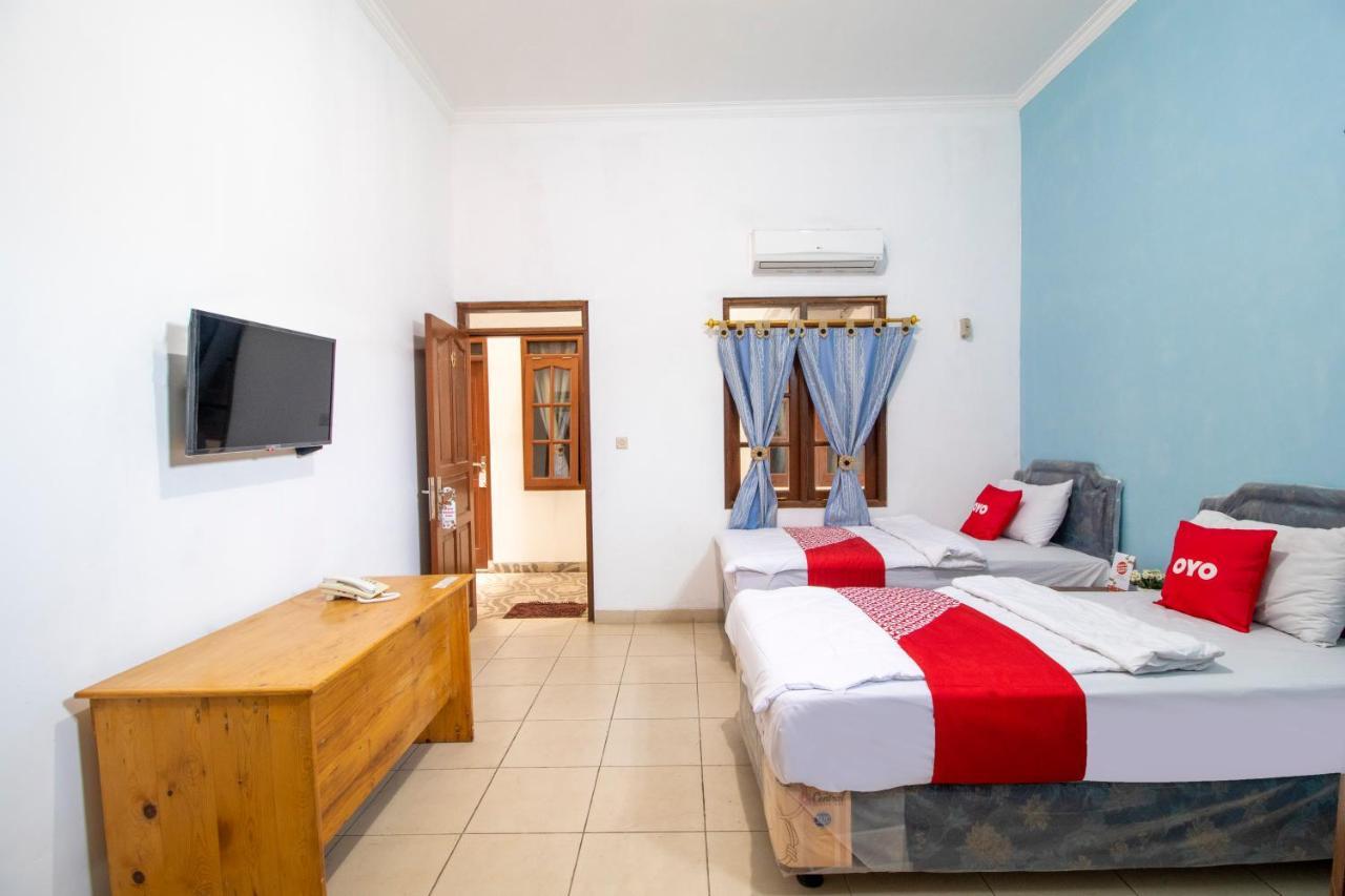 Oyo 3908 Fenway Kostel Hotel Бандунг Екстериор снимка