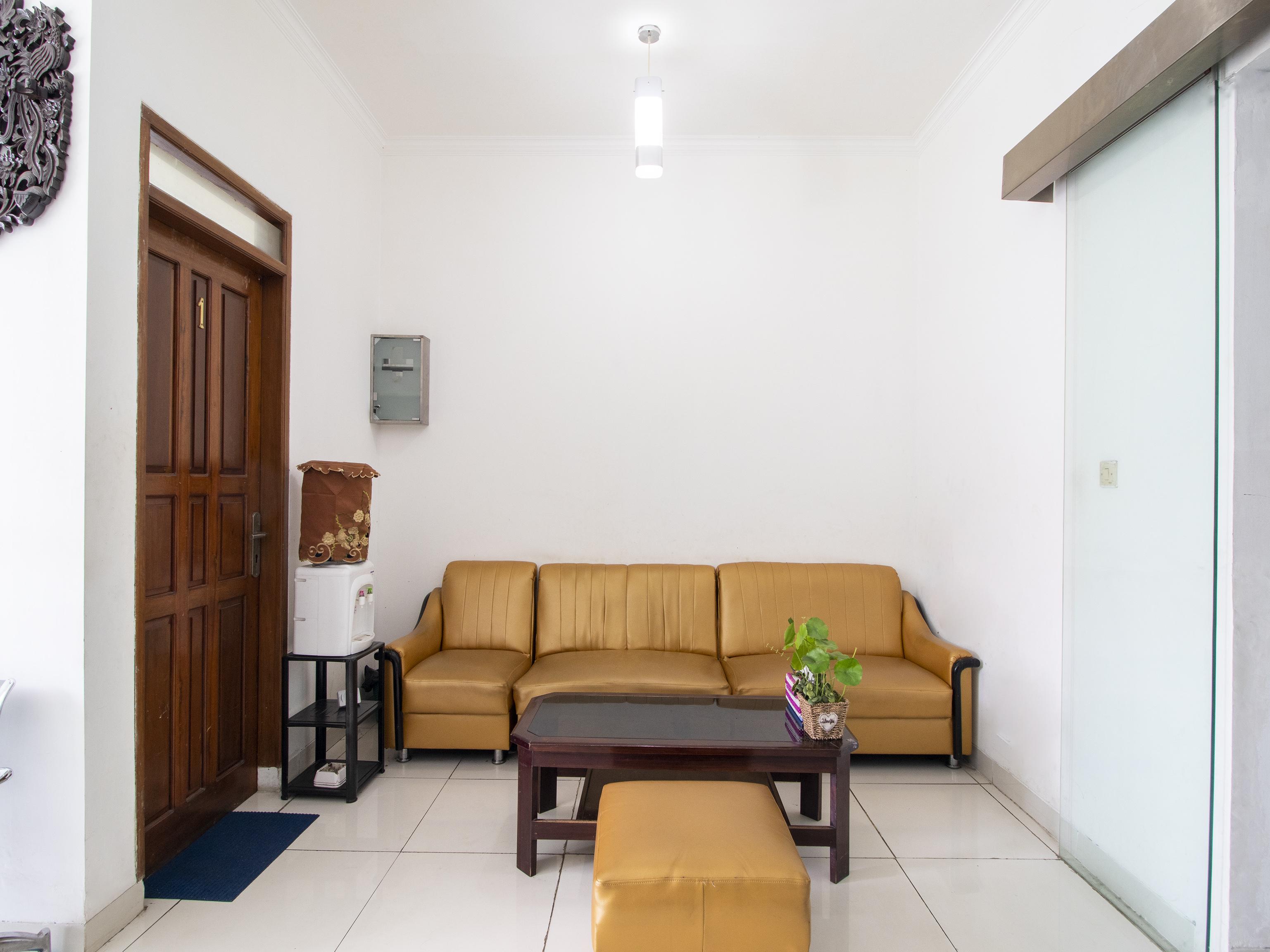 Oyo 3908 Fenway Kostel Hotel Бандунг Екстериор снимка