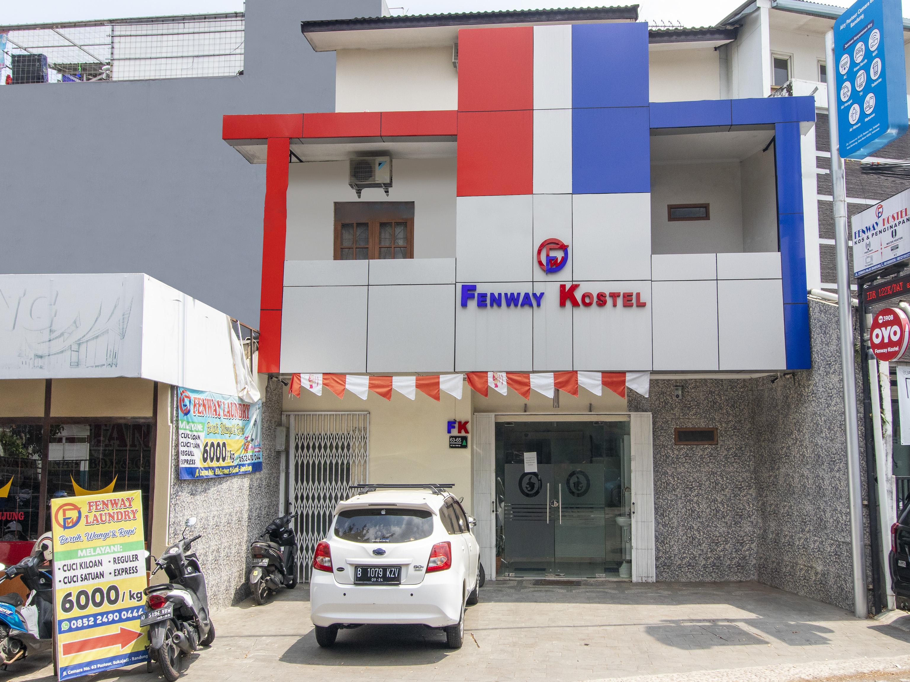 Oyo 3908 Fenway Kostel Hotel Бандунг Екстериор снимка