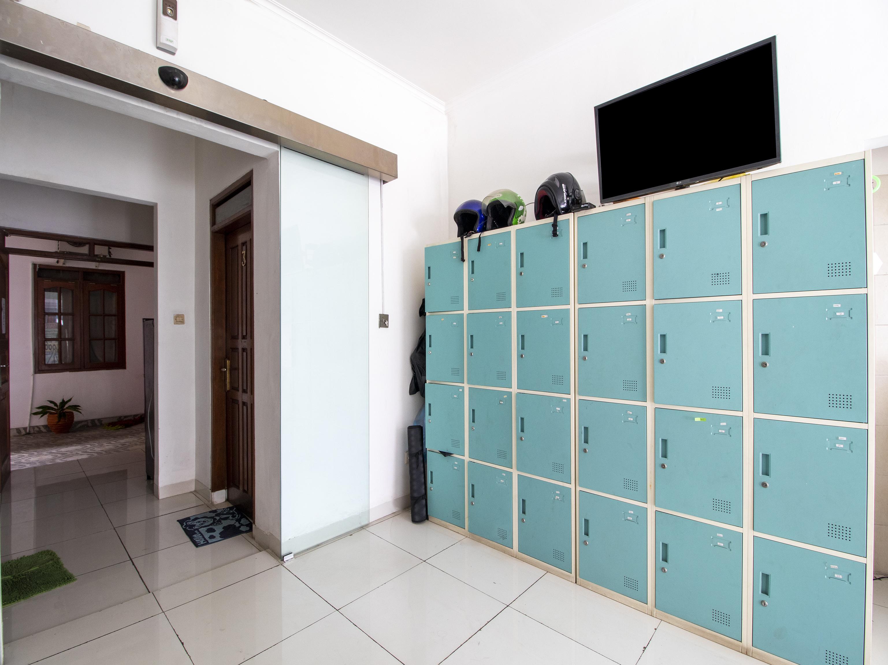 Oyo 3908 Fenway Kostel Hotel Бандунг Екстериор снимка